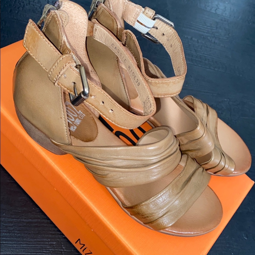 Miz Mooz Wheat  Leather Ankle Strap Buckle Sandals‎ 38 Wide US Women's 7.5-8 W